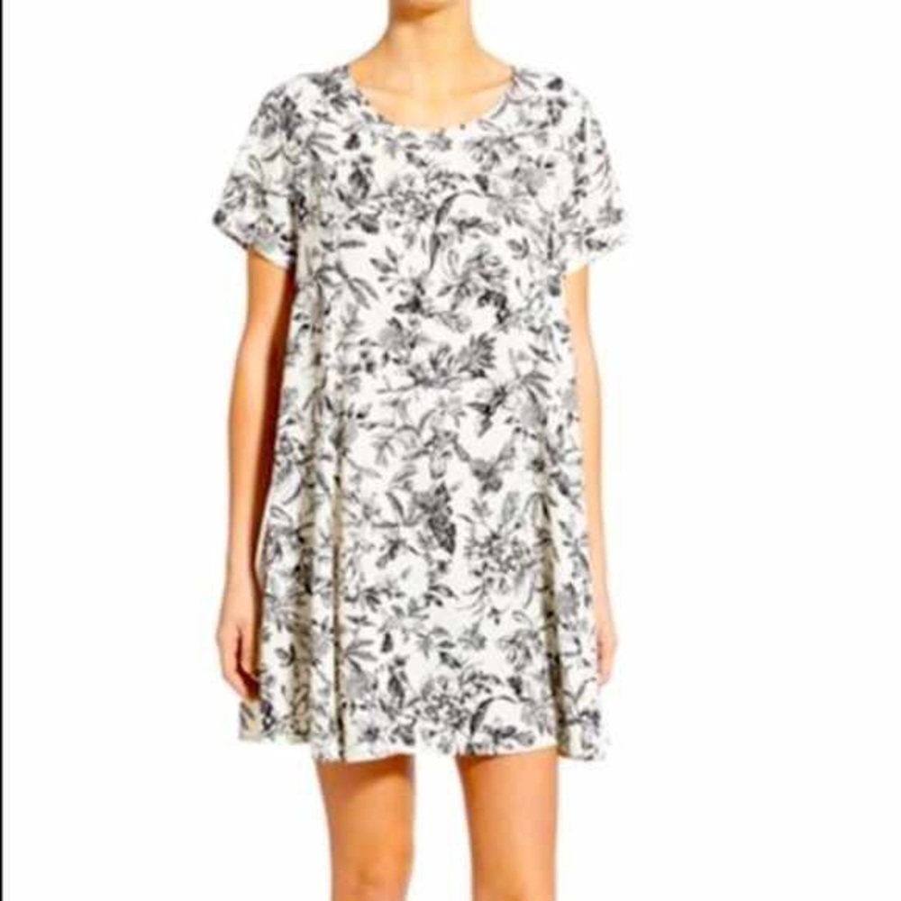 Lush Black & Ivory Floral Swing Dress‎
